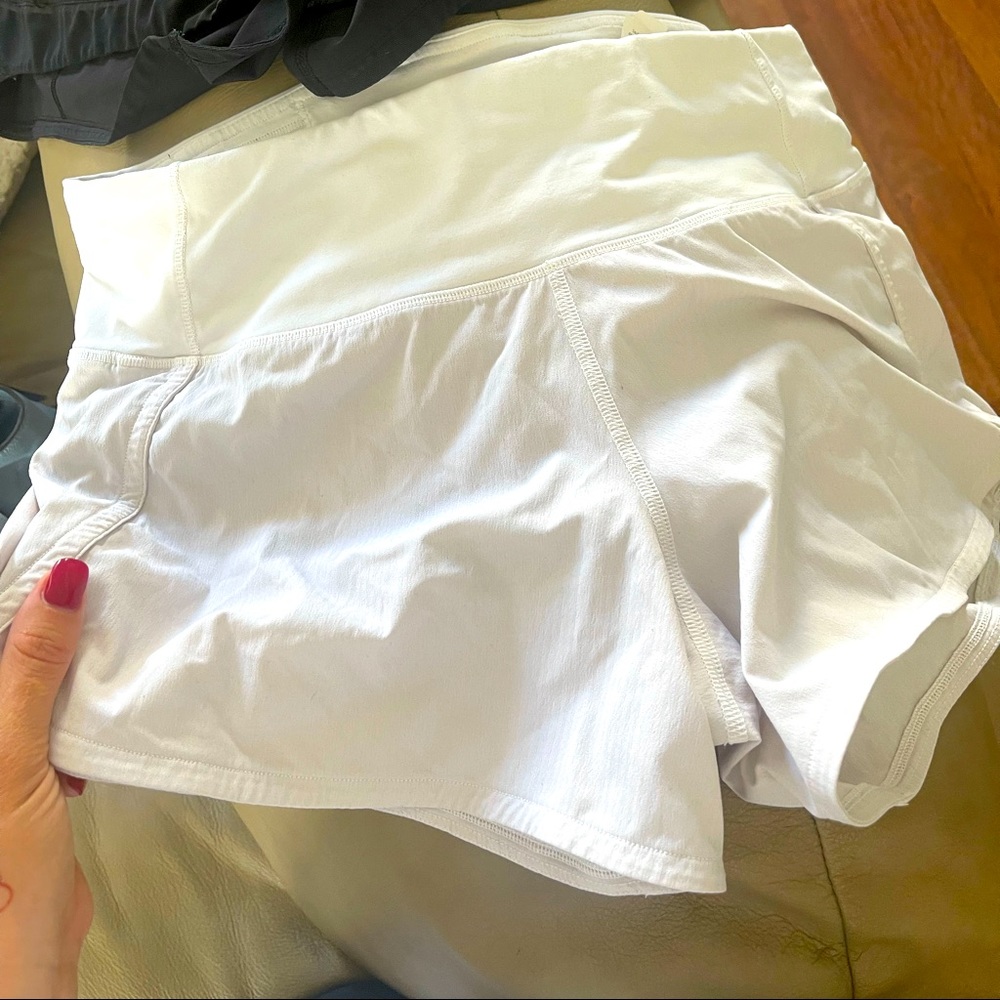Lululemon Speed Up Mid-Rise Short 4 White